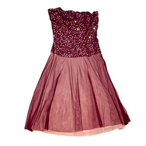 Elegant Burgundy Strapless Dress